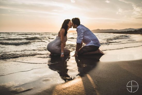 engagement photographer tuscany beach